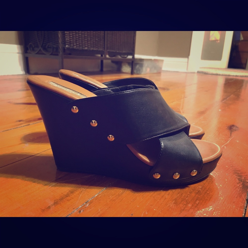 Jessica Simpson Black Wedges